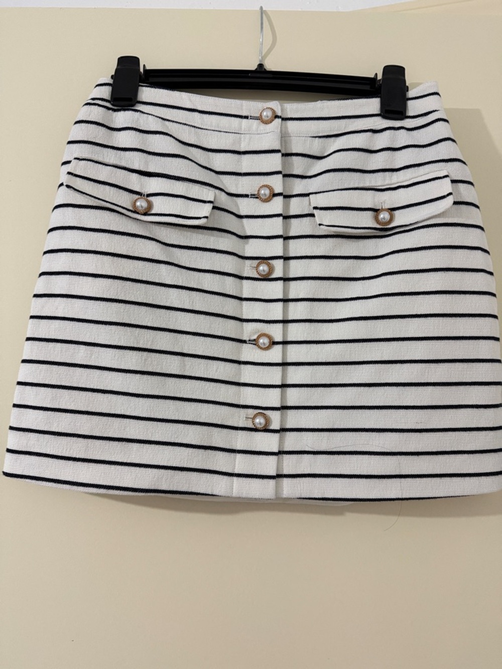 Avec Les Filles White and Black Striped Pearl-Button Mini Skirt